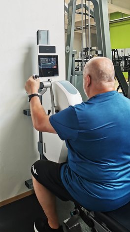 Training mit dem Oberkörper-Ergometer motion body 900 - zertifiziertes Medizinprodukt